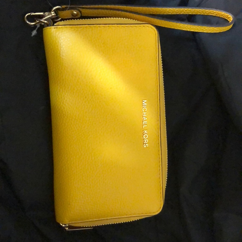 Mk larger leather Smartphone Wristlet(FIRM)